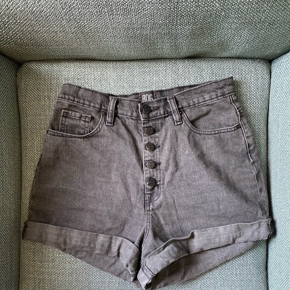 Urban Outfitters BDG mom high rise black button up shorts size 29/8 - Picture 2 of 5